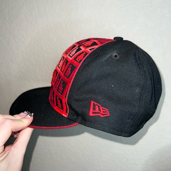 LA cap red and black - Picture 2 of 7